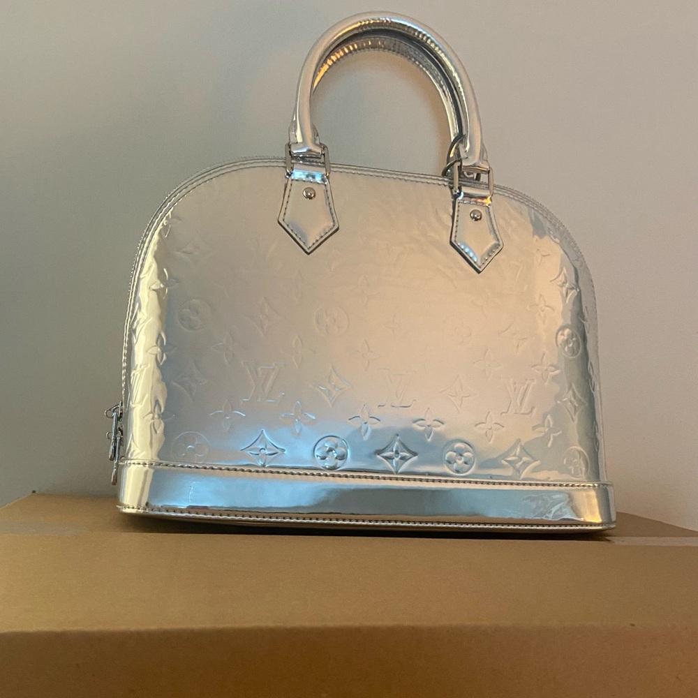 New silver satchel handbag
PM size